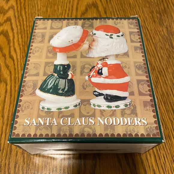 Mr&Mrs.Claus Bobble Heads - Picture 3 of 14